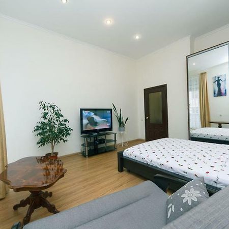 Apartment On Saksahanskoho Street كييف المظهر الخارجي الصورة
